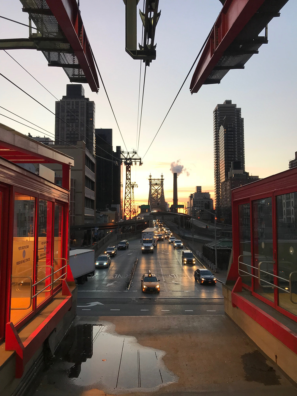 Roosvelt Island Tramway at 6am !