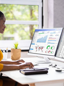 Sistema automatizado de gestão de contratos de arrendamento para conformidade com IFRS 16 e redução de riscos contábeis.