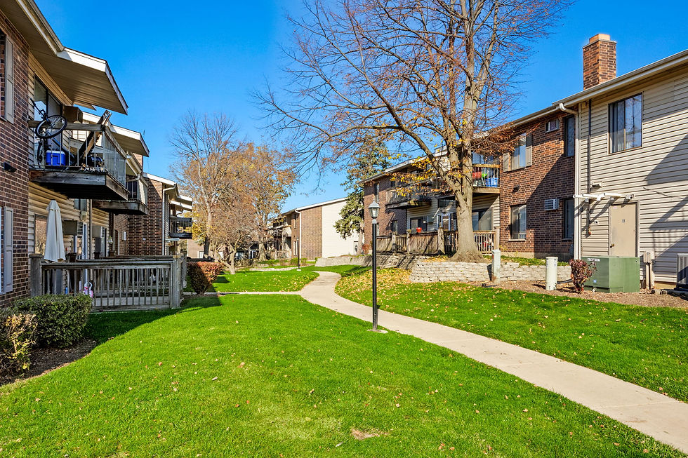 Apartment Rentals in Woodridge IL Emerald Courts