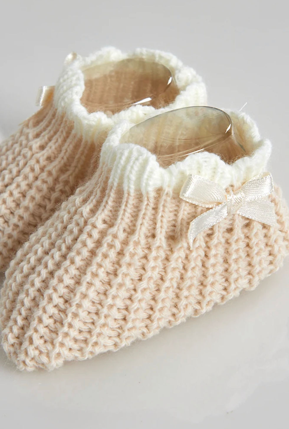SCALLOPED EDGE KNITTED BABY BOOTIES