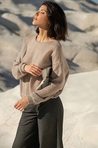 2c_Elfe11_Taeschchen_Shibori__braun_Ballonhose_grstreift_Pulli_Koala_StrickAleksandra_Otko