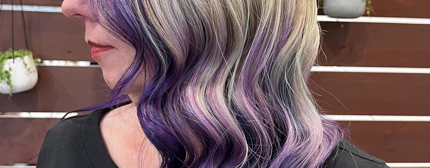 Hair with coloured streaks