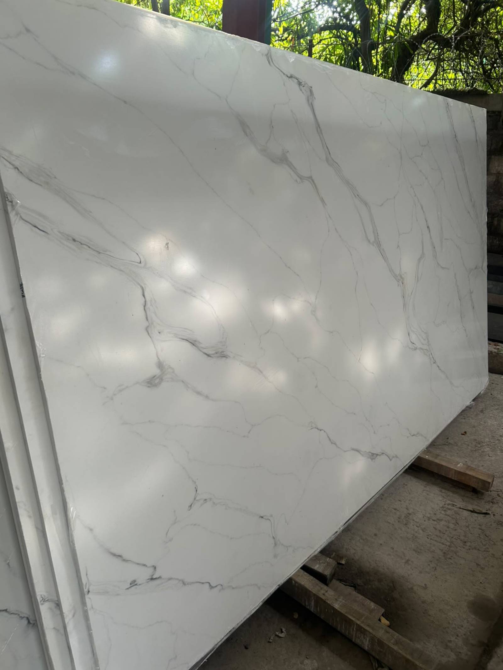 Calacatta White Marble Pattern Quartz Slab