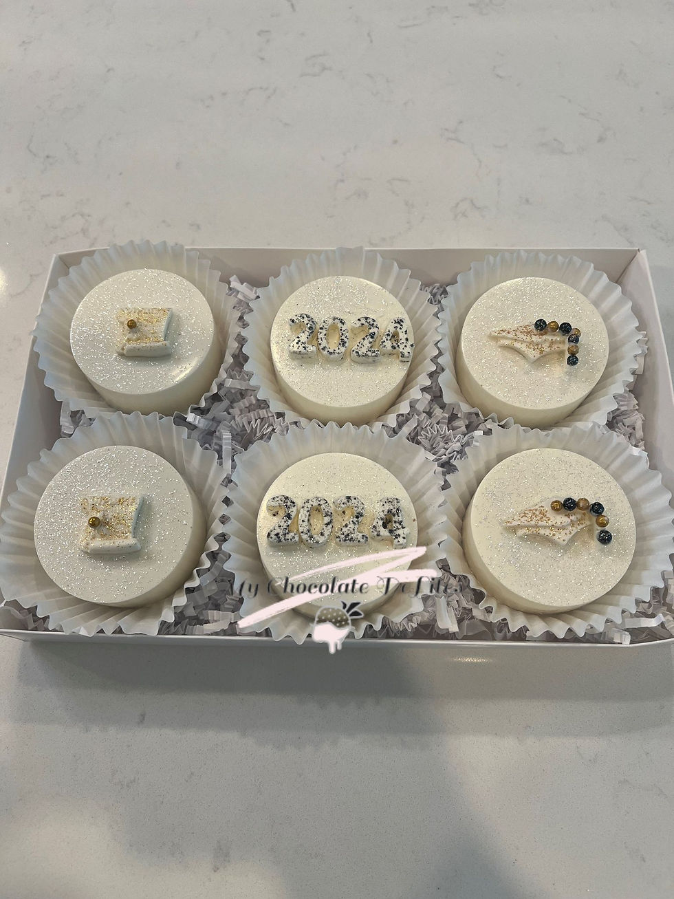 White Chocolate Gold and Black Graduation Oreos (6 count)