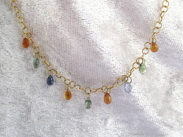 Collier or & saphirs
