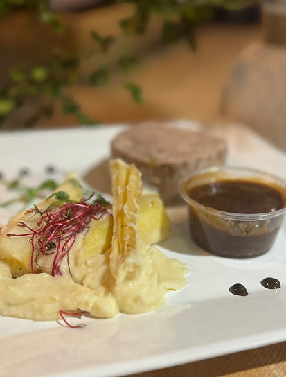 Repas de Paques dans une assiette