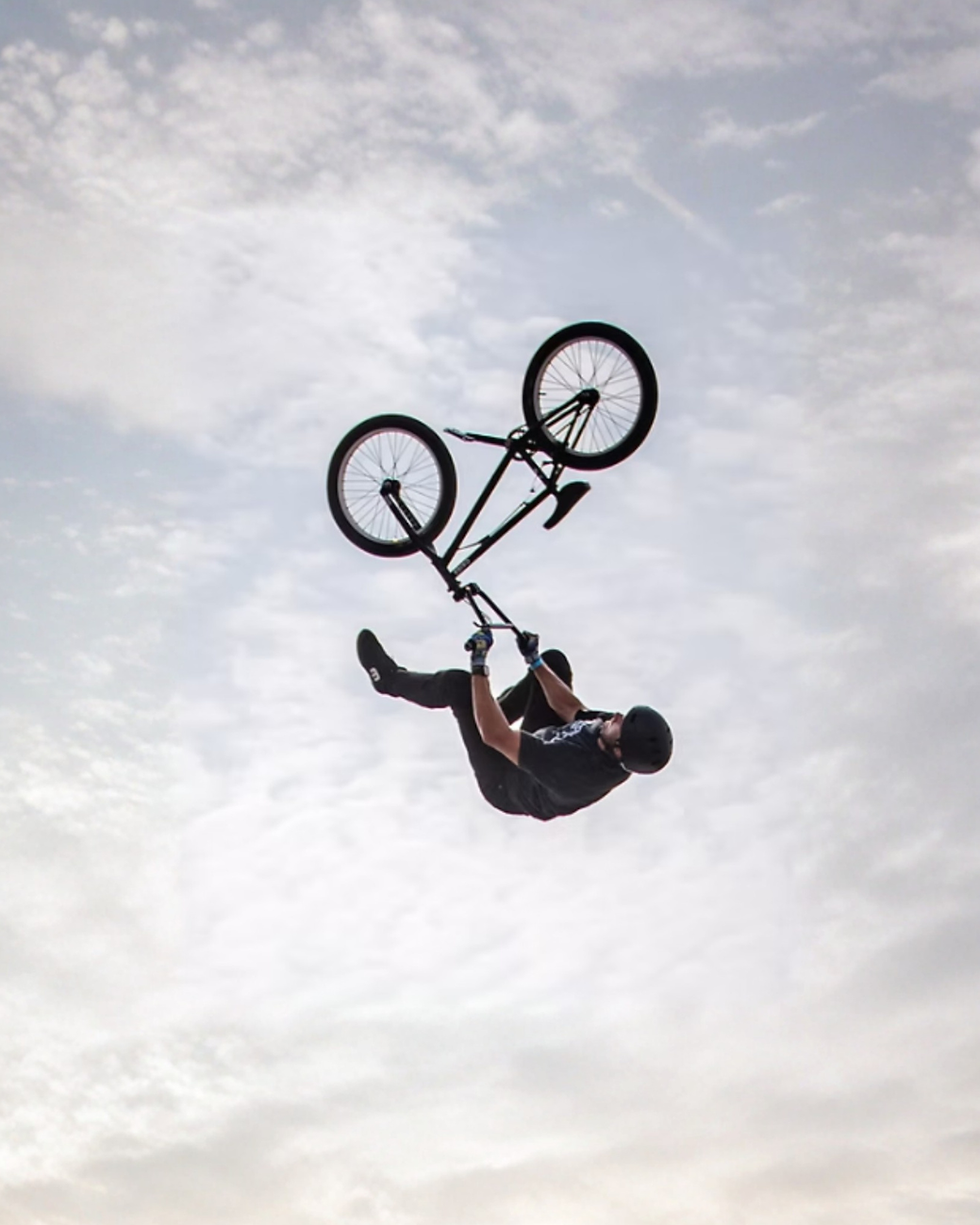 Festival de cirque des laurentides - BMX FREESTYLE - Spectacle de cirque.png