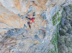 Bronwyn-Hodgins-grimpe-son-premier-8c-La-Rubia-a-Villanueva (1).jpg