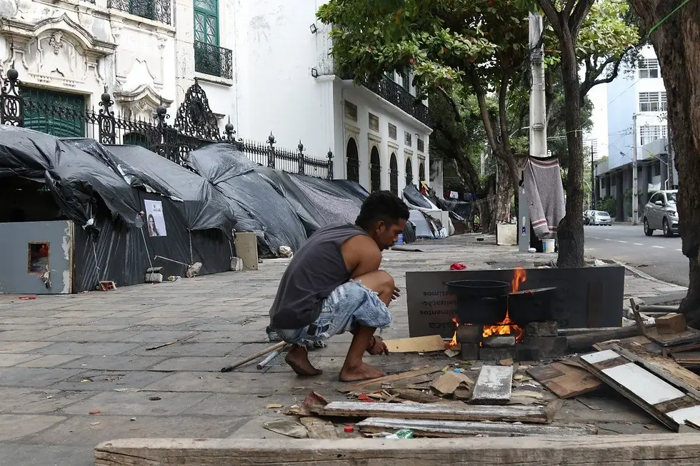 pessoa em situação de rua no centro de recife