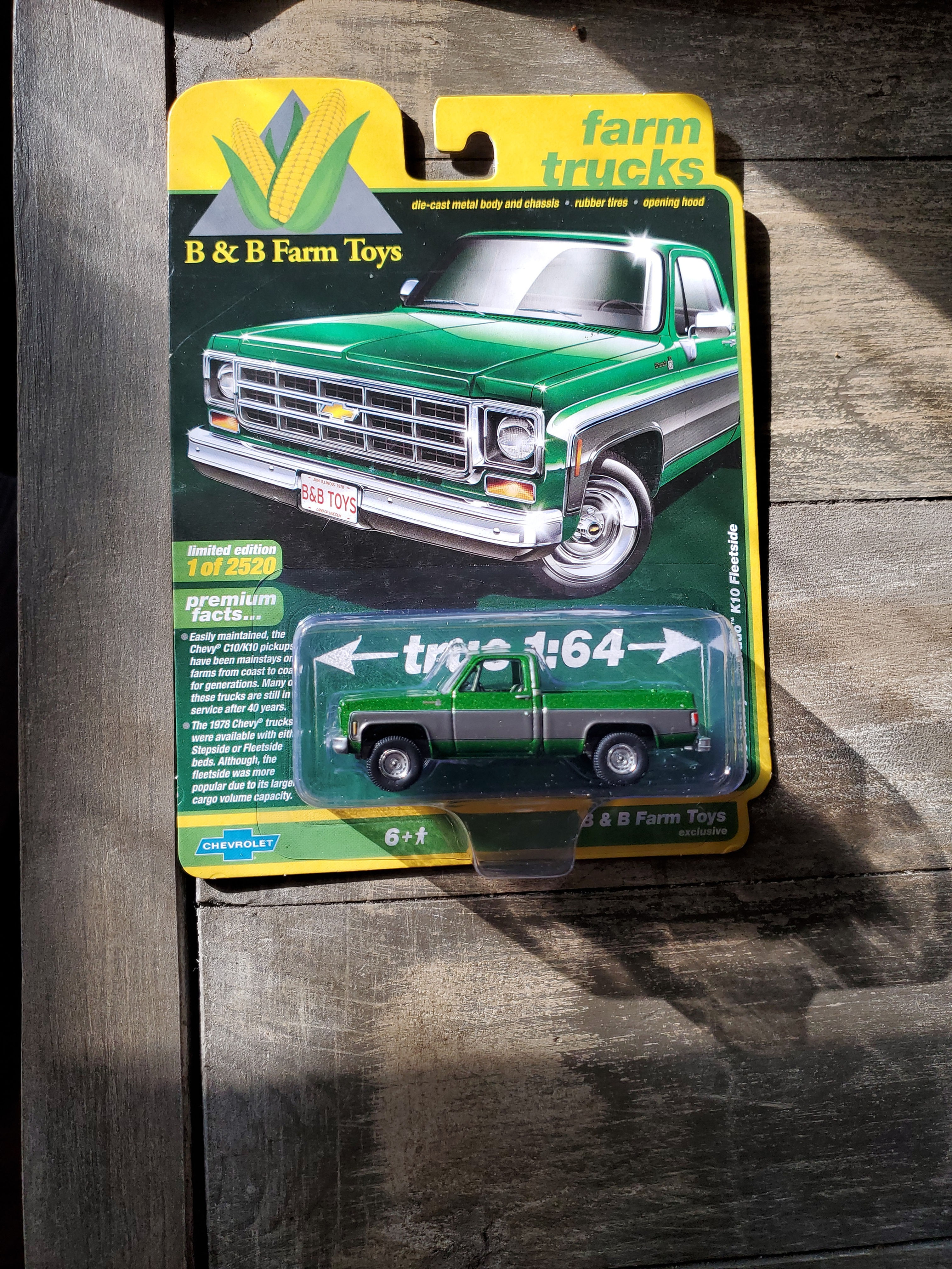 1/64 1978 Chevy K10 Silverado Green and Silver Auto World