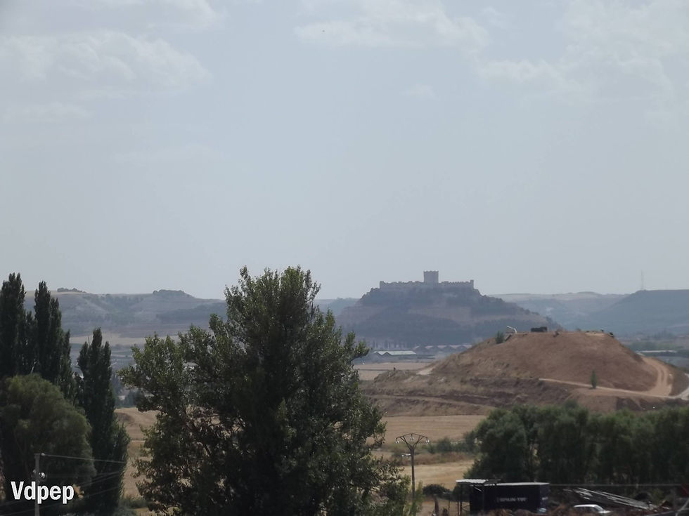 Vista del Castillo de Peñafiel desde Curiel de Duero