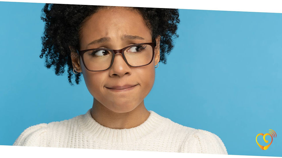 Pessoa com dúvida sobre porque aparelho auditivo é caro