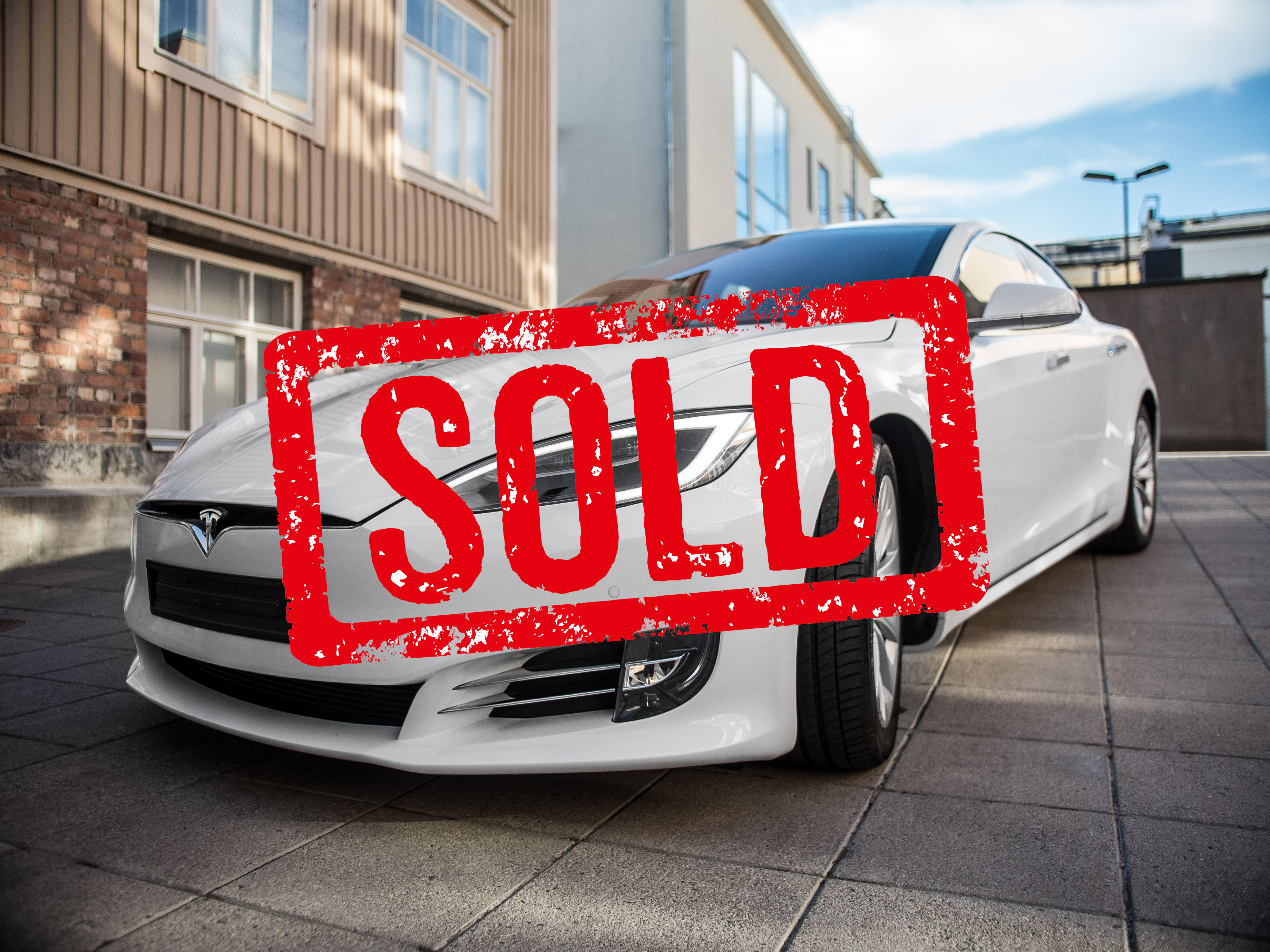 SOLD! Tesla Model S 90D -17