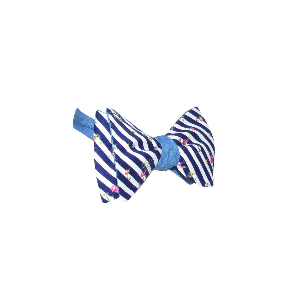 Miniatura: Corbatín a rayas azul marino y denim
