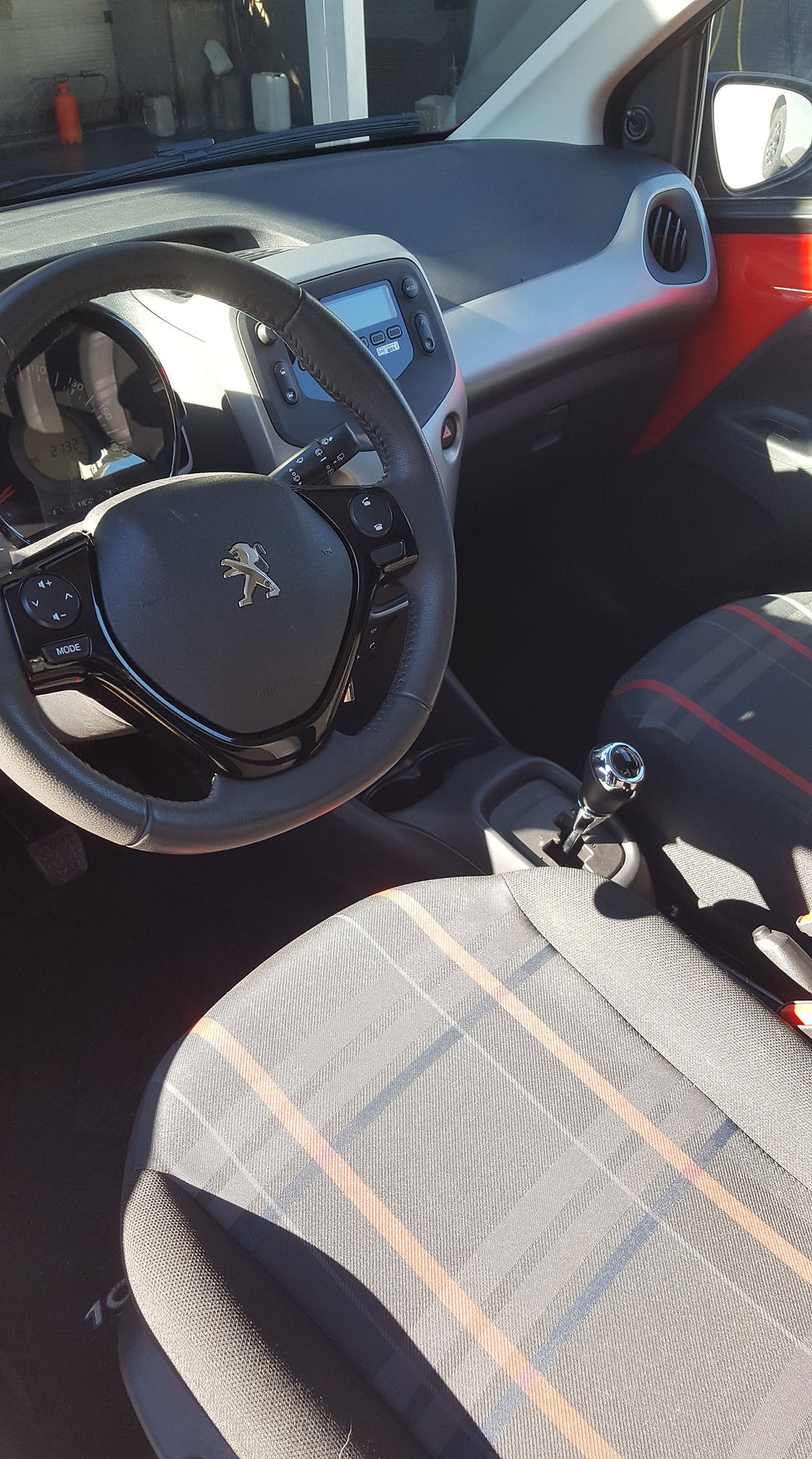 Miniatura: Peugeot 108 1,0