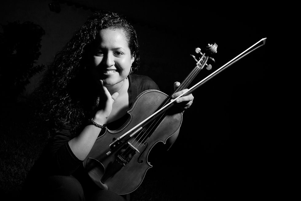 Maria Valencia -Violist