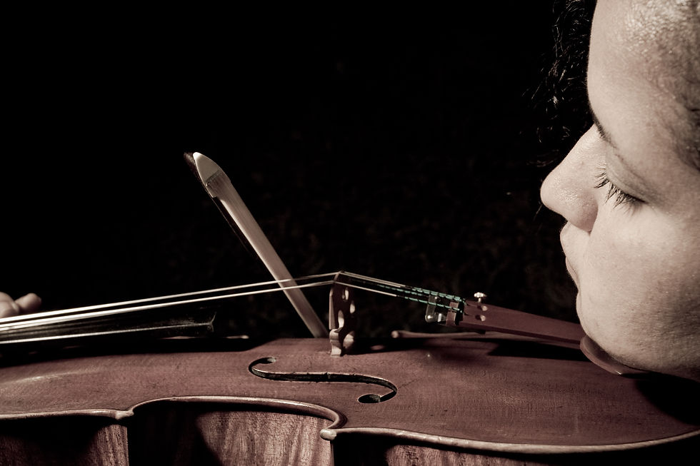 Maria Valencia -Violist