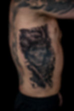 Realistic black and grey tattoo of a samurai skull, by Dagga