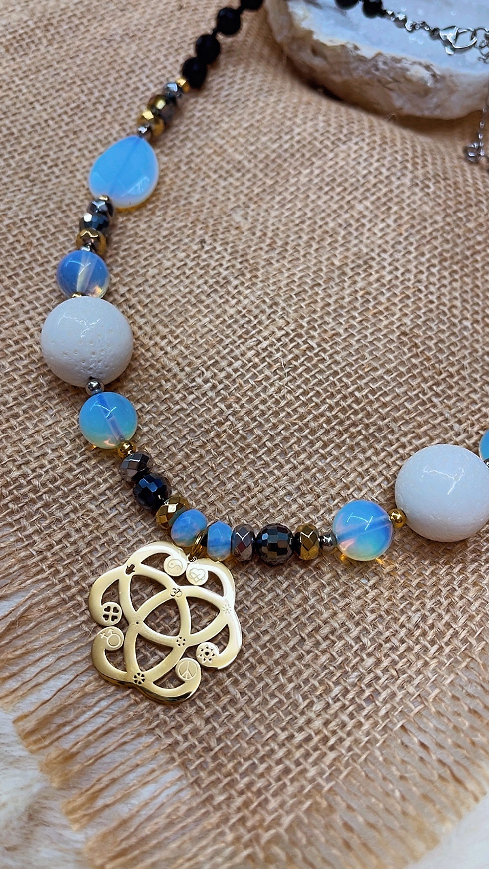 Miniature : Collier en cristal et des pierres fines