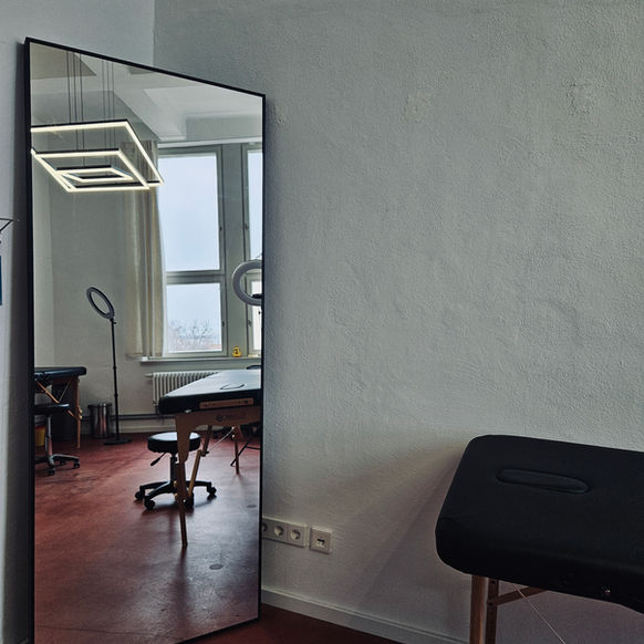 Berlin Tattoo Studio
Discover Timeless Artistry and Expression,
Masters of Unique Tattoos, Versatile Styles,
Multifaceted Styles – Dotwork, Watercolor, Geometric, Abstract, Blackwork, Realistic
