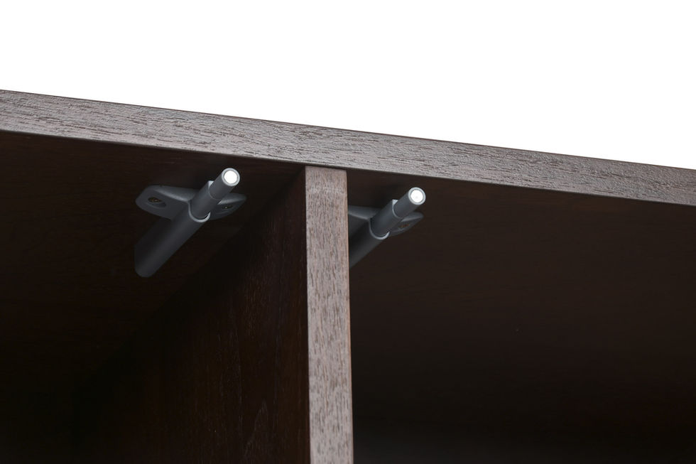 Buffet MDF effet noyer 200 cm avec portes en relief.