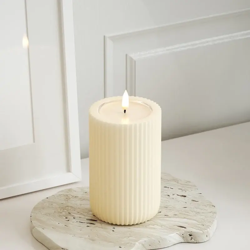 Bougie LED rainurée crème Deluxe Home Art Ø 8 x 12,5 cm