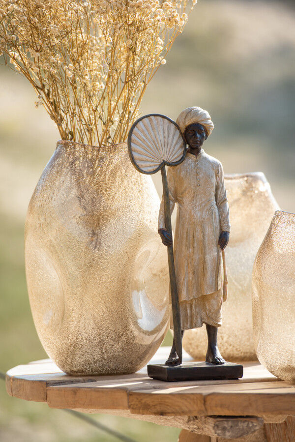 Statue décorative personnage indien debout en résine beige et marron