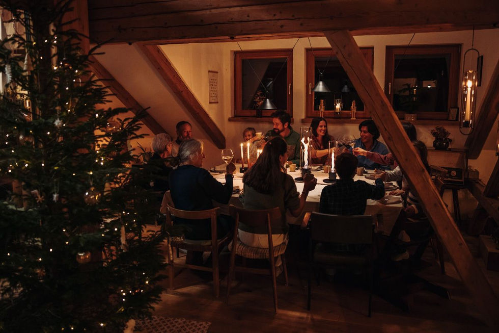 Lanterne bioéthanol SPIN 900 noire posée sur une table de repas