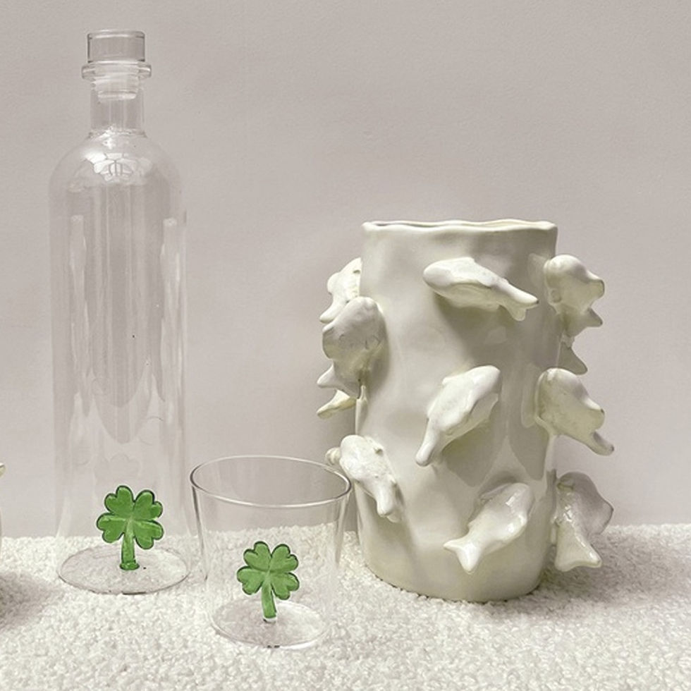 Verre à eau 3D trèfle vert à quatre feuilles en verre borosilicate transparent.