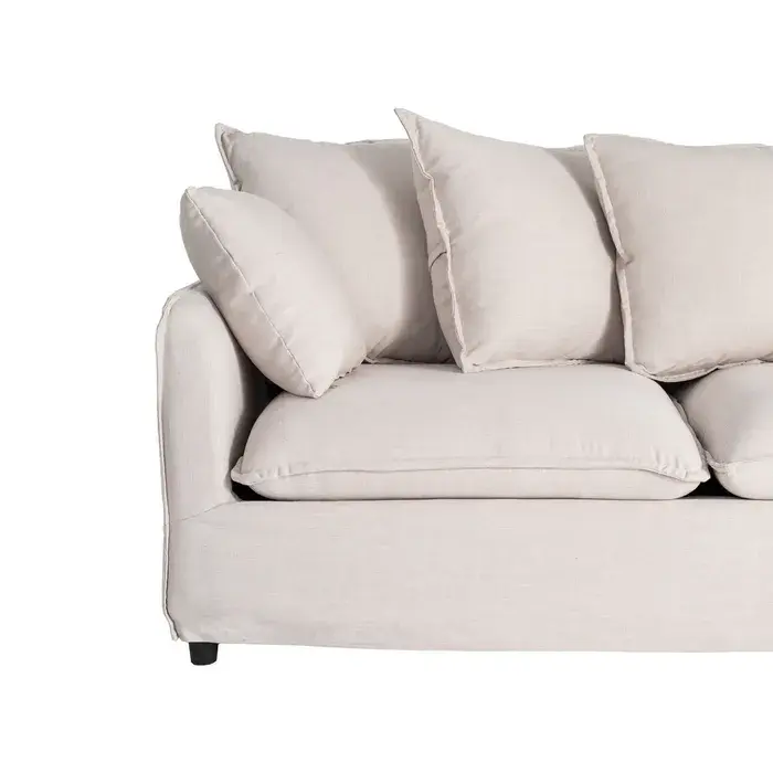 Canapé d'angle beige en tissu avec méridienne et coussins – Sélection Ixia.