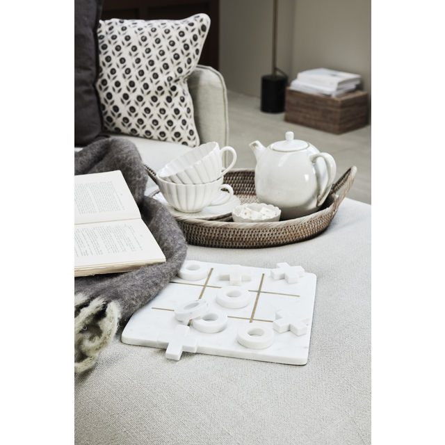 Jeu de morpion en marbre blanc, design décoratif et minimaliste