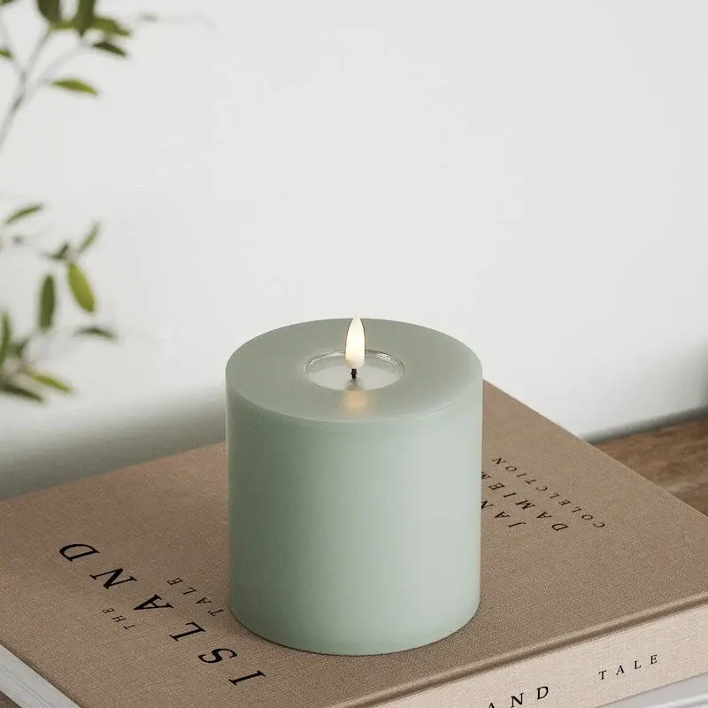 Bougie LED vert sauge Deluxe Home Art Ø 10 x 10 cm avec flamme 3D