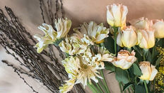 Watch Karen Barnes Create a Spring Trends Inspired Arrangement