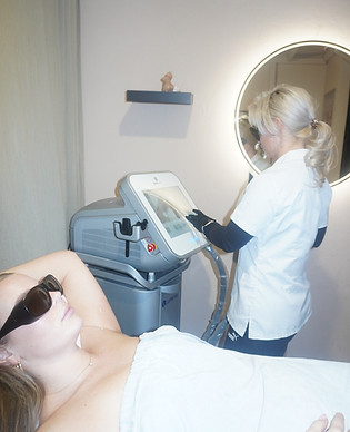 Laser ontharen Amsterdam Noord met TripleIce en LightSheer laser - gladde huid.jpg