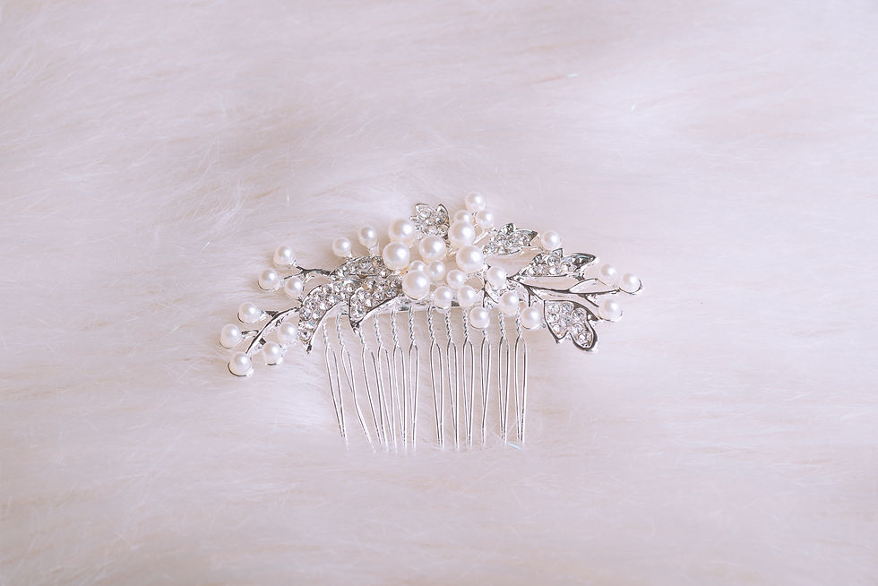 Thumbnail: Luciana Rhinestone And Pearl Hair Comb