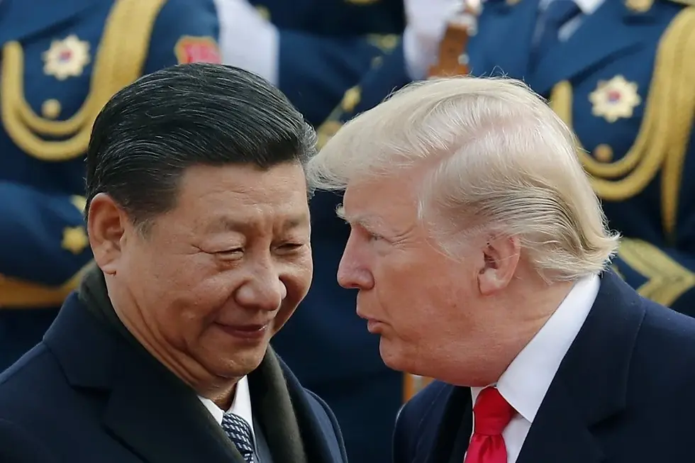 President Xi Jinping (L) and President Donald Trump (R)
