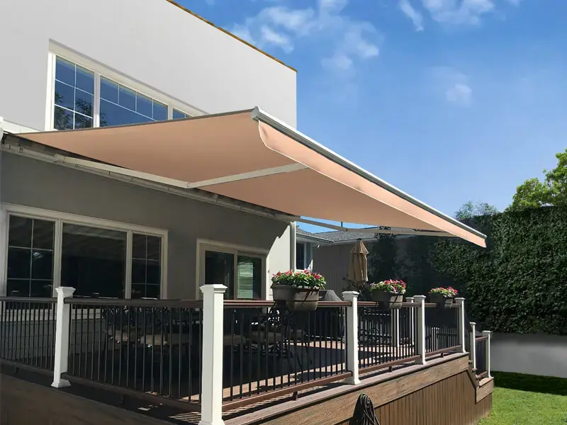 toldo retráctil de brazos invisibles