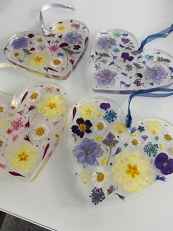 Resin hearts with flowers