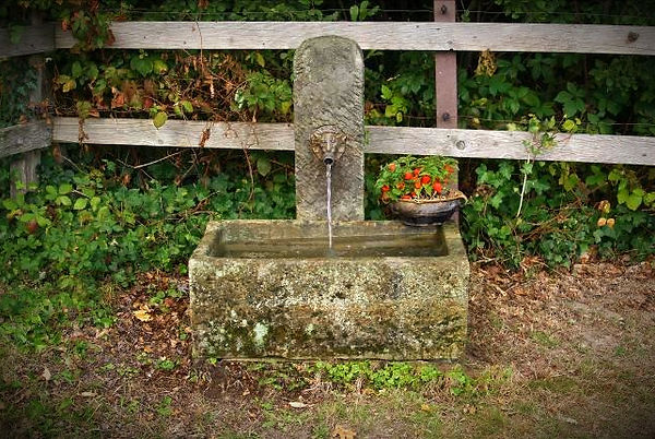 schoepfbrunnen-alt-sandstein-sb2_edited.