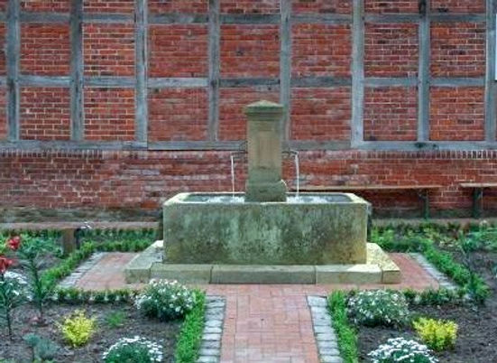 Parkbrunnen-Sandsteinbrunnen.jpg
