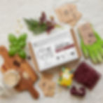 Gourmetbox mit Handschuhen, Seife, Fischnetz dekoriert
