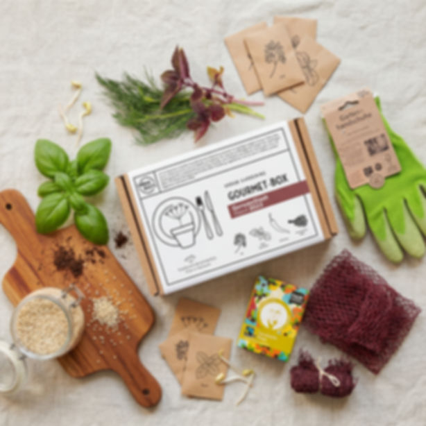Gourmetbox mit Handschuhen, Seife, Fischnetz dekoriert