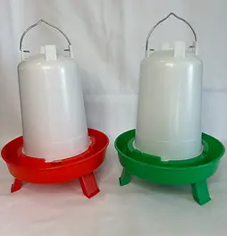 1 Quart Waterer with Adjustable Legs Chicken