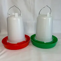 1 Quart Waterer with Adjustable Legs Chicken