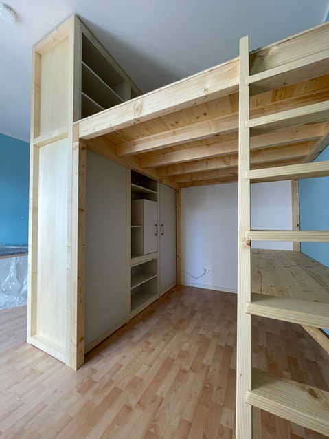 Hochbett nach Maß mit Arbeitsplatz darunter