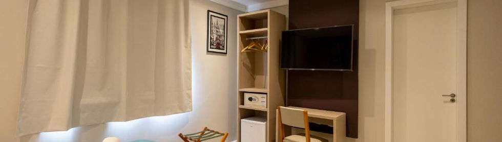 Hotel novo em Sobral – quarto amplo com cama super king-size, design moderno e conforto premium para casais