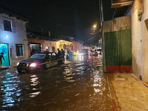 Antigua vuelve a inundarse a pesar de los más de 30 millones de quetzales que ha invertido Juan Manuel Asturias en drenaje y el proyecto ANDAR