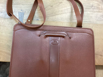 ショルダーをつけて欲しいとご依頼。ショルダー制作して、新しく取りつけました。とても喜んで頂きありがとうございました☆