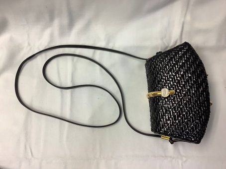 バッグに皮の紐を付ける