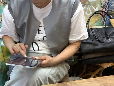 好きな色の皮のジレ。涼しい皮のパンツ。ばっちり❣️上手くコーディネート出来ていますね‼️最高です❣️